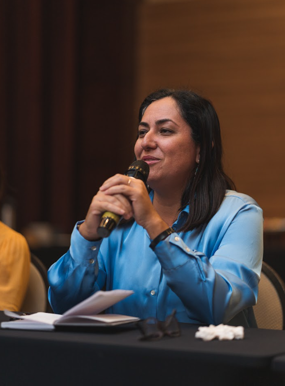 Dra. Kélen Abreu palestrando